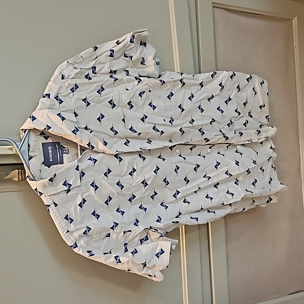 Short sleeve button down